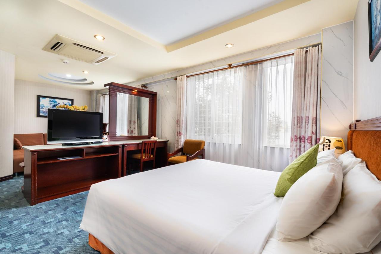 Lucasta Saigon Hotel Хошимин Экстерьер фото