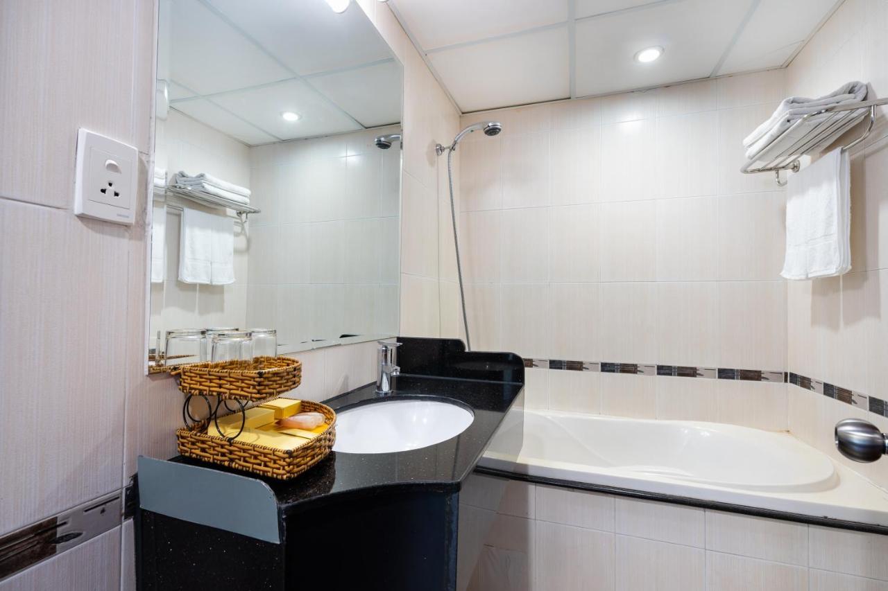 Lucasta Saigon Hotel Хошимин Экстерьер фото