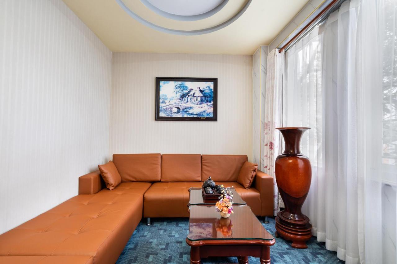 Lucasta Saigon Hotel Хошимин Экстерьер фото